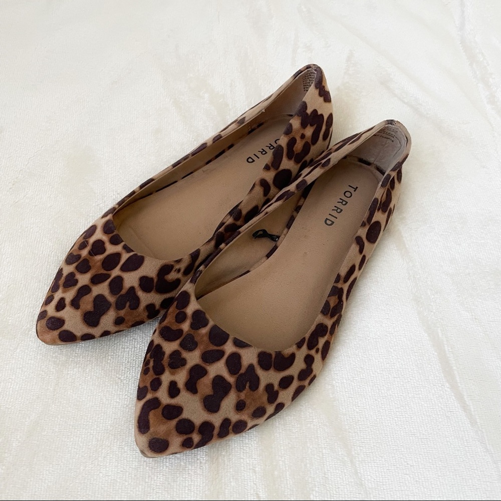 TORRID Leopard Print Pointed Toe Flats Size 8W